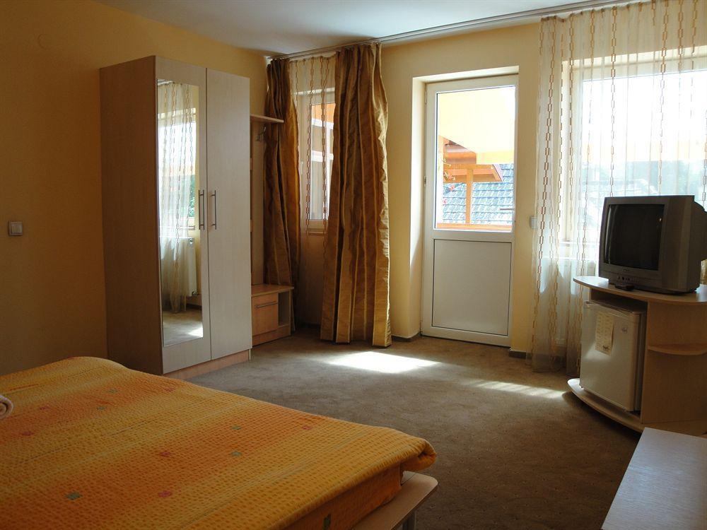 Suri Guesthouse บราชอฟ ภายนอก รูปภาพ