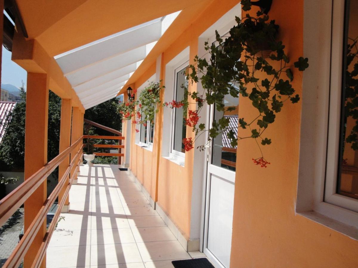 Suri Guesthouse บราชอฟ ภายนอก รูปภาพ